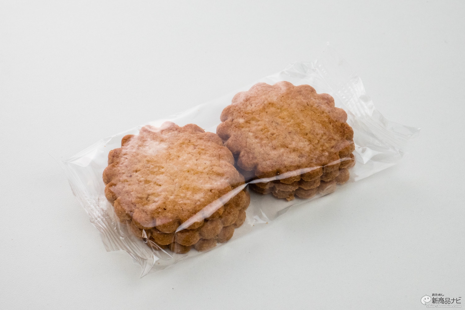 おためし新商品ナビ Blog Archive おフランス土産の定番 モンサンミッシェルガレットクッキー をコンビニで発見 トドメのオレンジはちみつに衝撃が走った