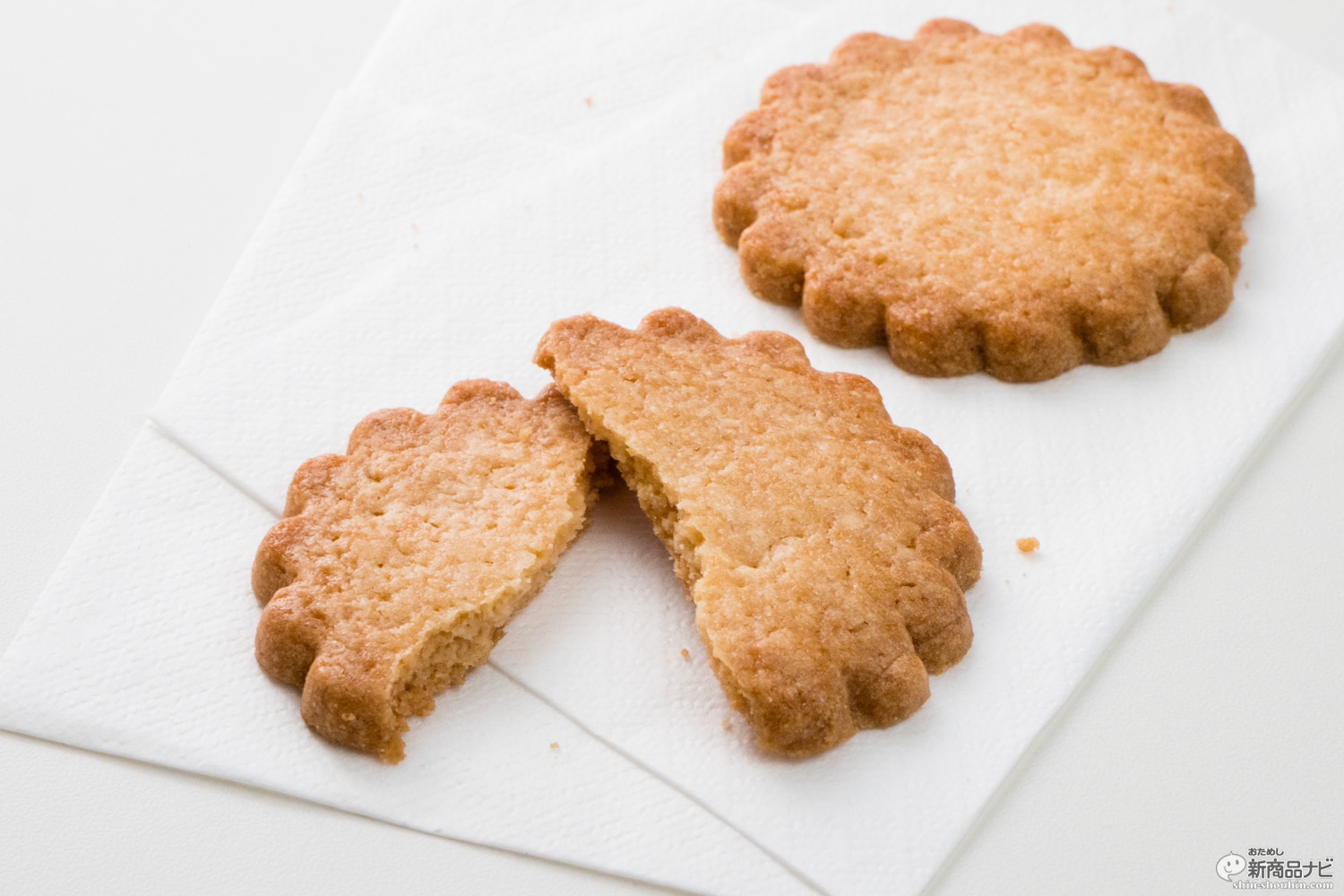 おためし新商品ナビ Blog Archive おフランス土産の定番 モンサンミッシェルガレットクッキー をコンビニで発見 トドメのオレンジはちみつに衝撃が走った