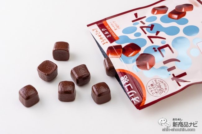 『オリゴスマートミルクチョコレートパウチ 32g』のパッケージから出たチョコレート